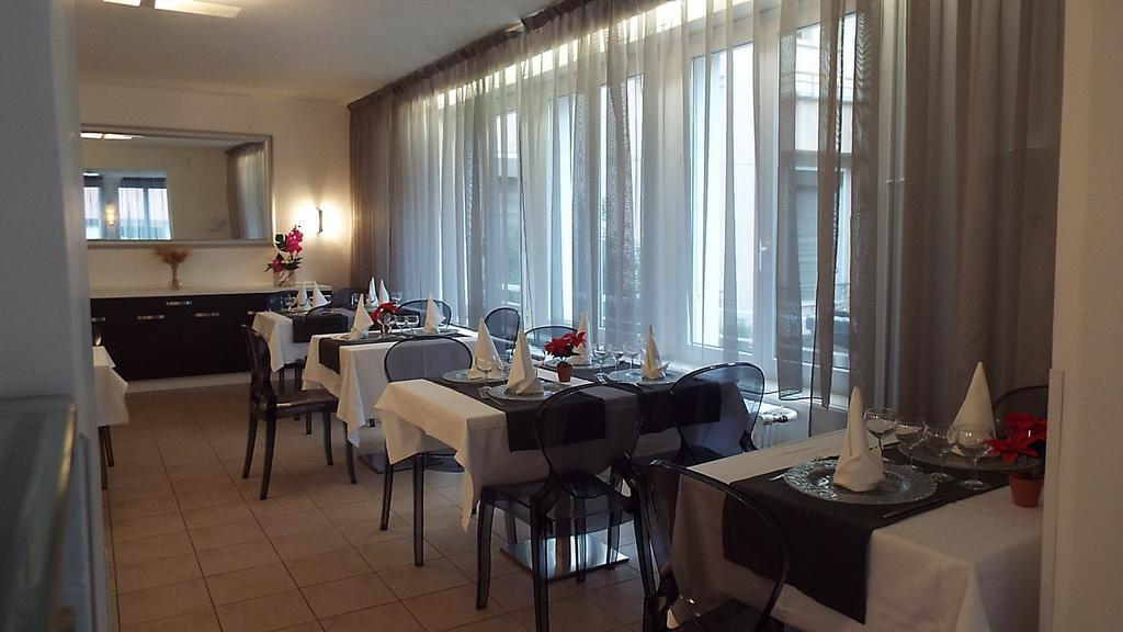 Le Coin Fleuri Hotel Digne-les-Bains Exterior photo